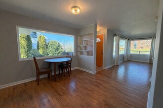 2317 Holman St in Bremerton, WA - Building Photo - Building Photo