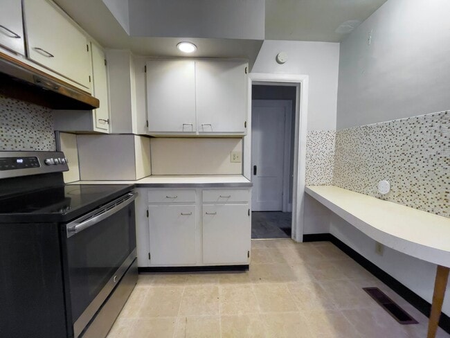 property at 1425 W Gilbert St