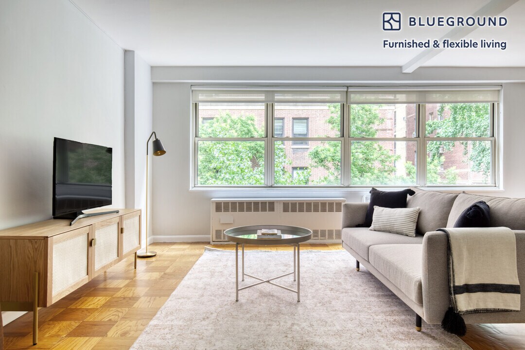 210 W 89th St, Unit FL4-ID626 in New York, NY - Building Photo