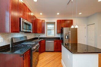 911 Maple Ave in Evanston, IL - Building Photo - Building Photo