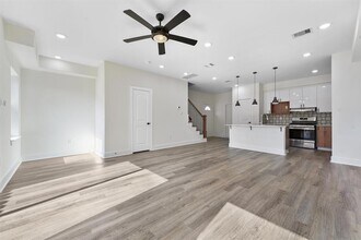 855 S Victory Dr in Houston, TX - Building Photo - Building Photo