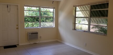 2245 Fillmore St, Unit 1 in Hollywood, FL - Building Photo - Building Photo