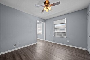 1919 McDuffie St, Unit 2 in Houston, TX - Building Photo