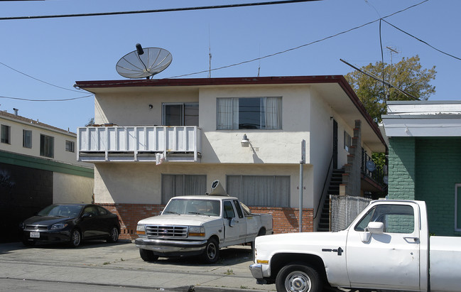 6516 Foothill Blvd in Oakland, CA - Building Photo - Building Photo