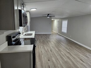 118 Oakridge Dr in Dudley, NC - Building Photo - Building Photo