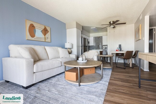 5704 W Thomas Rd in Phoenix, AZ - Foto de edificio - Building Photo