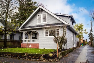 525 N Simpson St in Portland, OR - Building Photo - Building Photo