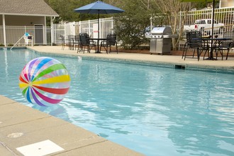 Bay Breeze Apartments in Daphne, AL - Foto de edificio - Building Photo