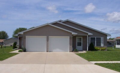 721 Mary Kay Ave, Unit 1/2 in Tomah, WI - Foto de edificio
