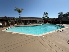 17617 Fairlie Rd in San Diego, CA - Foto de edificio - Building Photo