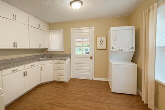 517 E Rickenbacker Dr in Midwest City, OK - Building Photo - Building Photo