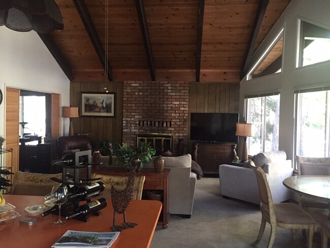 1346 Pine Valley Rd in South Lake Tahoe, CA - Building Photo - Building Photo