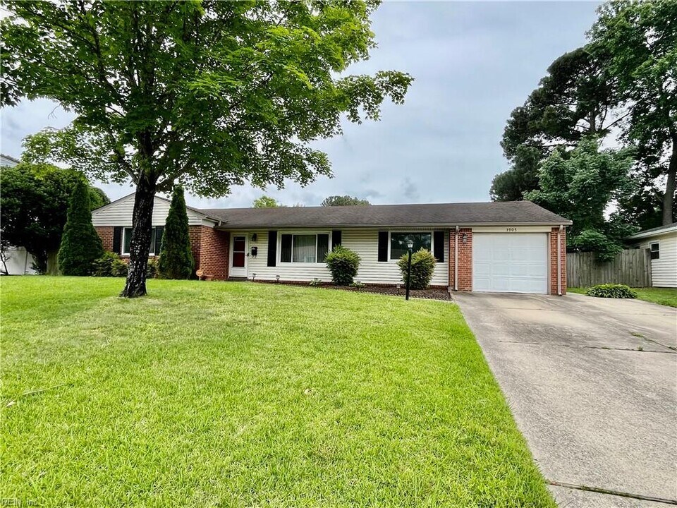 3905 Brentwood Crescent in Virginia Beach, VA - Building Photo