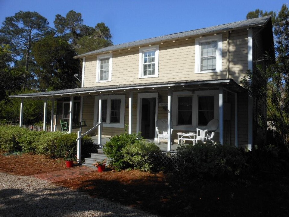 224 Ave F in Apalachicola, FL - Building Photo