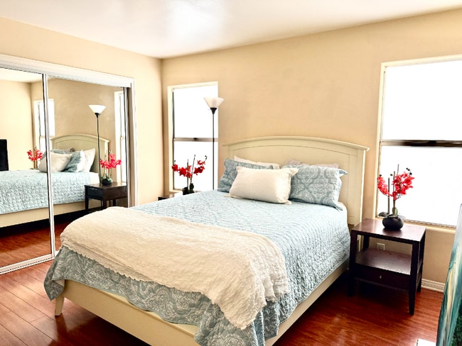 212 N Catalina Ave in Redondo Beach, CA - Foto de edificio - Building Photo