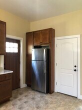 2180 S Robinson Ave, Unit LOWER in Milwaukee, WI - Foto de edificio - Building Photo