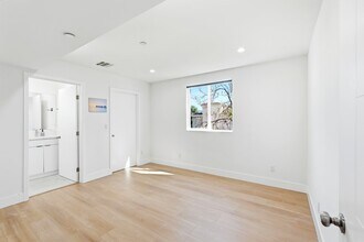 4455 Colfax Ave in North Hollywood, CA - Building Photo - Building Photo