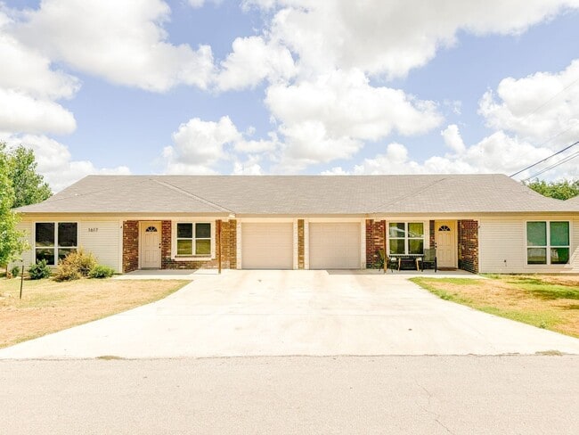 1617 Pontotoc Trce