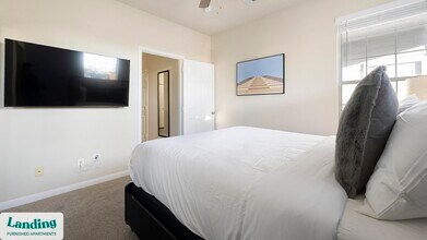 1215 W Slaughter Ln, Unit 1333 in Austin, TX - Foto de edificio - Building Photo