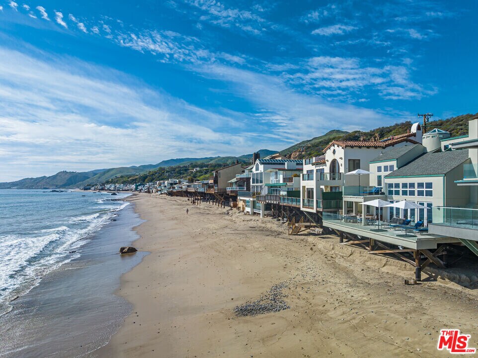 24456 Malibu Rd in Malibu, CA - Building Photo