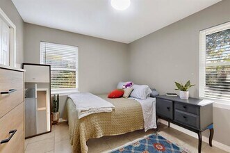 10018 Olmos Dr in Dallas, TX - Building Photo - Building Photo