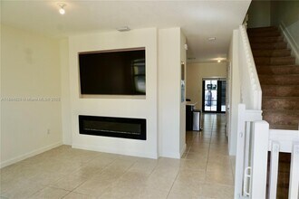 10606 W 33rd Ct in Hialeah, FL - Building Photo - Building Photo