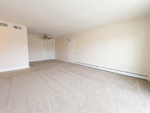 915 Westmoreland Dr in Vernon Hills, IL - Building Photo - Building Photo