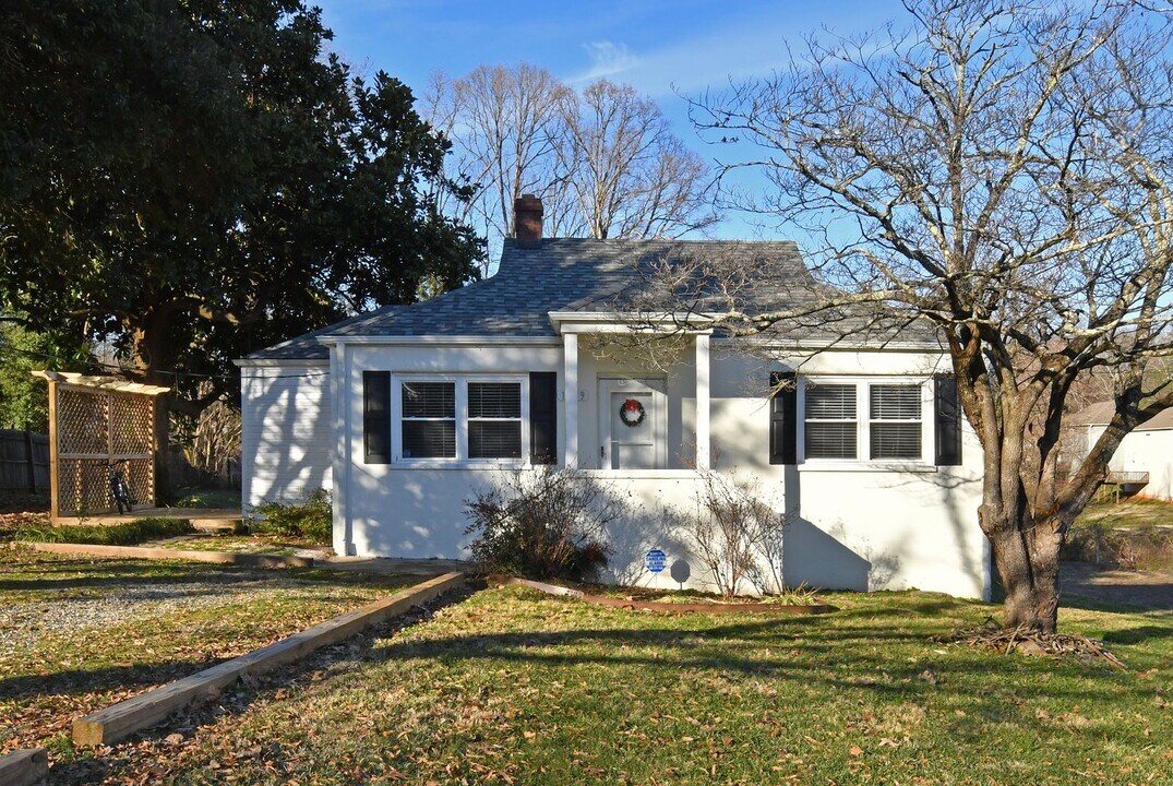 1219 Brookwood Dr in Winston-Salem, NC - Building Photo