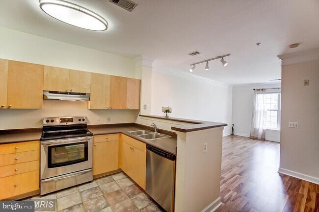 3021 Nicosh Cir in Falls Church, VA - Building Photo - Building Photo