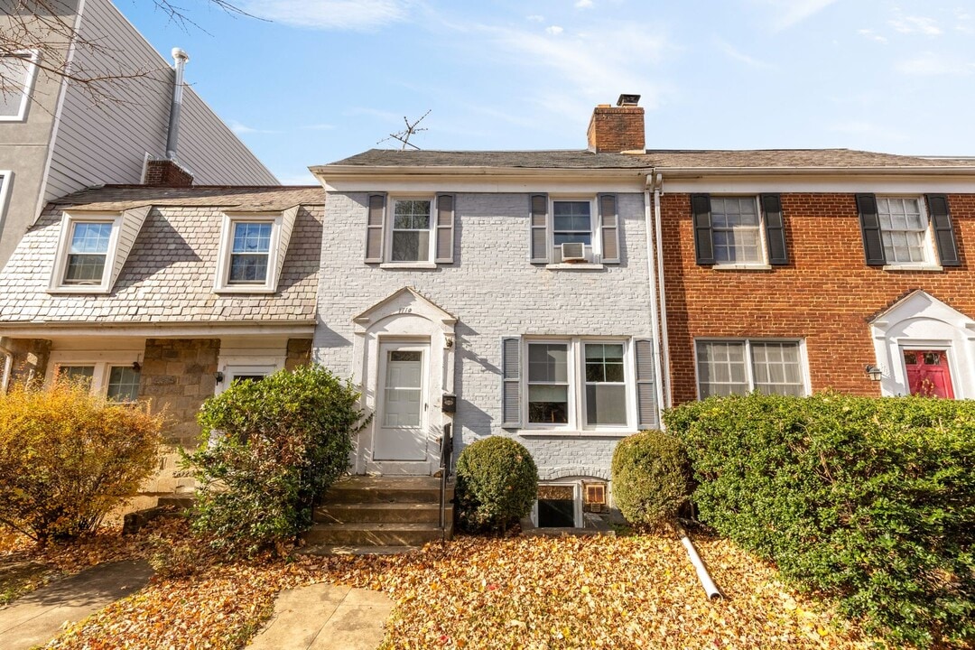 1710 37th St NW in Washington, DC - Building Photo