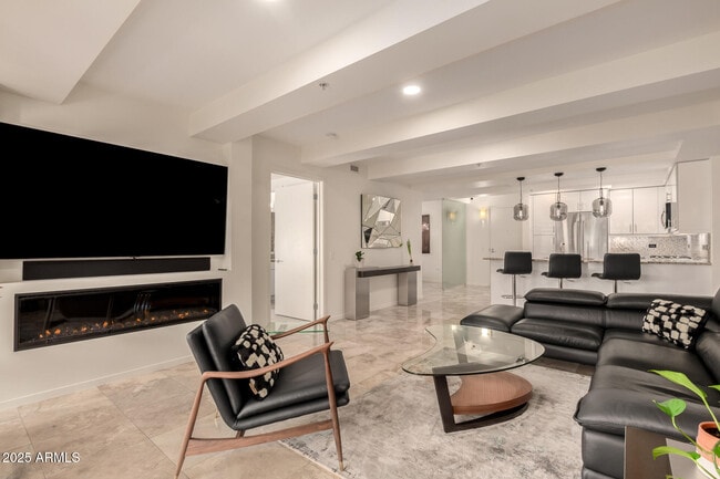 7131 E Rancho Vista Dr in Scottsdale, AZ - Building Photo - Building Photo