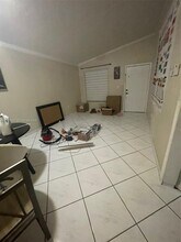 11458 NW 91st Ct in Hialeah Gardens, FL - Building Photo - Building Photo