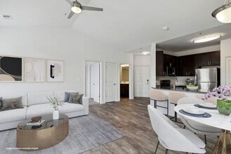 Windsor Commons Apartments in Windsor Mill, MD - Foto de edificio - Building Photo