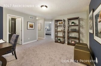 8047 Abercrombie Ln in Woodbury, MN - Foto de edificio - Building Photo