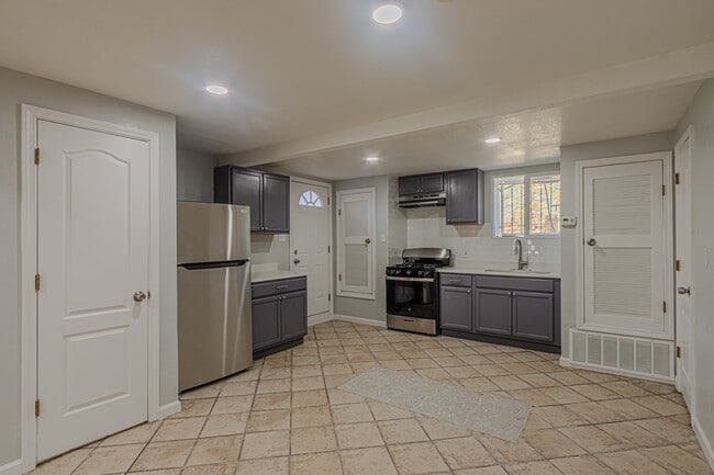 1127 N El Paso St, Unit 3