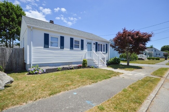 42 Buttonwood Rd in Dartmouth, MA - Building Photo - Building Photo
