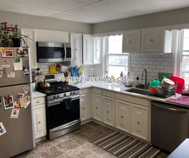 158 Holland St-Unit -3 in Somerville, MA - Building Photo - Building Photo