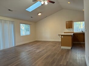 368 NW Sadie Ct in Hillsboro, OR - Building Photo - Building Photo