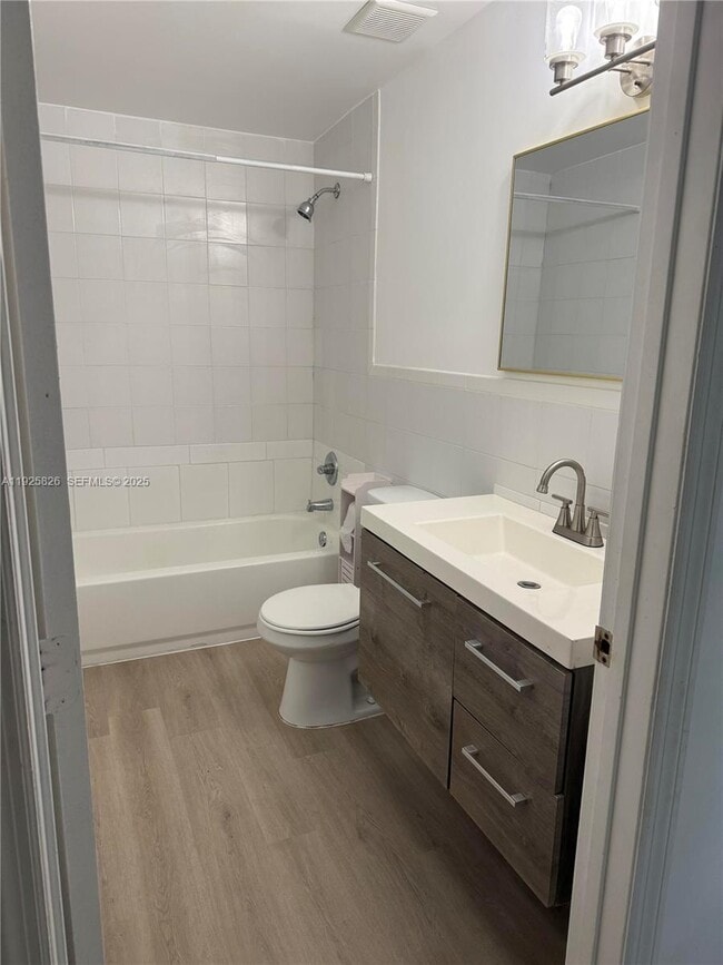 9855 SW 62nd St in Miami, FL - Building Photo - Building Photo