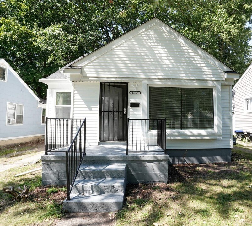 Fully Renovated 3-Bedroom Home – Move-In R in Detroit, MI - Building Photo