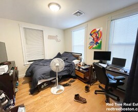 275 Dorchester St, Unit 1 in Boston, MA - Foto de edificio - Building Photo