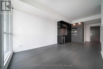 70 Temperance St in Toronto, ON - Building Photo - Building Photo