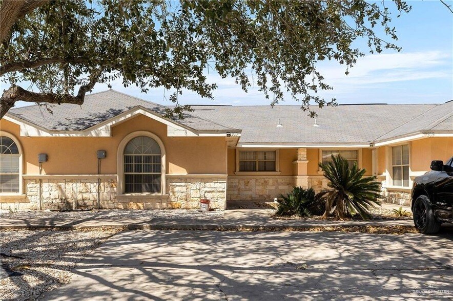 3001 Ashley Pl, Unit 3021 in Pharr, TX - Foto de edificio