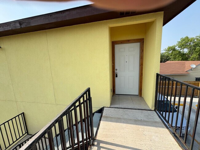 2904 Salinas Ave in Laredo, TX - Building Photo - Building Photo