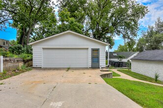 2101 S 61st Ave in Omaha, NE - Building Photo - Building Photo