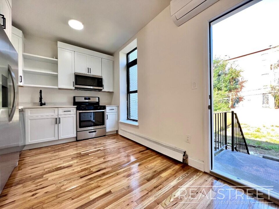Charming 2 Bed 1.5 Bath Upper Duplex in Bu in Brooklyn, NY - Building Photo