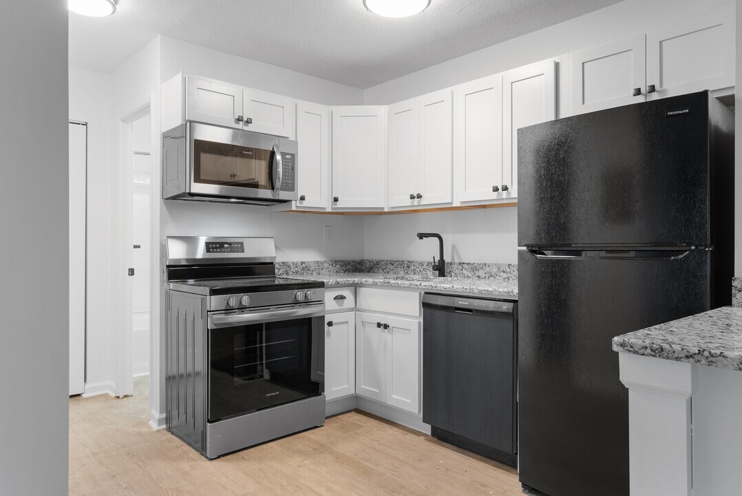 Westwood Apartments - SP Lafayette LLC in Medina, OH - Building Photo