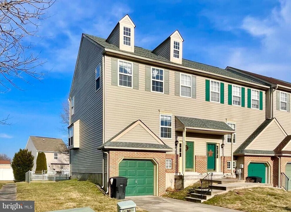 229 Northdown Dr in Dover, DE - Building Photo