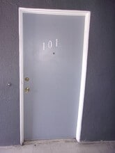 Grand in Corona, CA - Foto de edificio - Building Photo