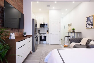 240 E 75th St in New York, NY - Building Photo - Building Photo